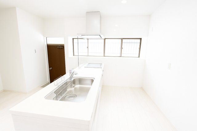 広々キッチンならお子様と一緒にお菓子作りやパーティ準備も楽しめます