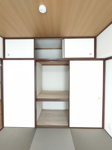 ・和室　約6.3帖　収納