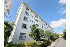 たまプラーザ団地５街区９号棟の外観
