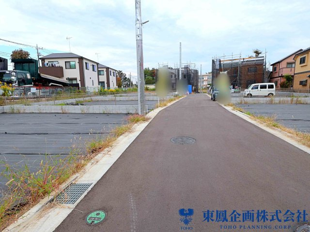 前面道路含む現地写真です