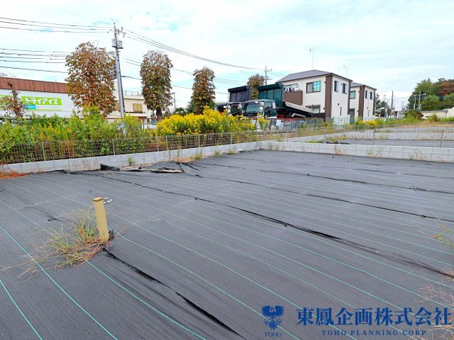 建築条件付きの売地です