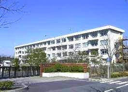 市立松が谷小学校まで徒歩8分