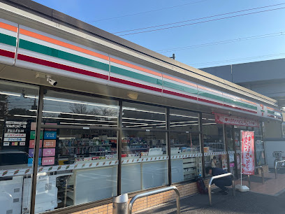 セブンイレブン多摩鶴牧1丁目店まで徒歩9分