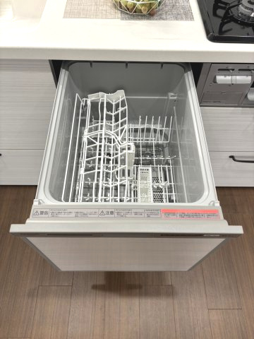 手に優しく、後片付けの時間を自分時間に変えられる食洗機付です。