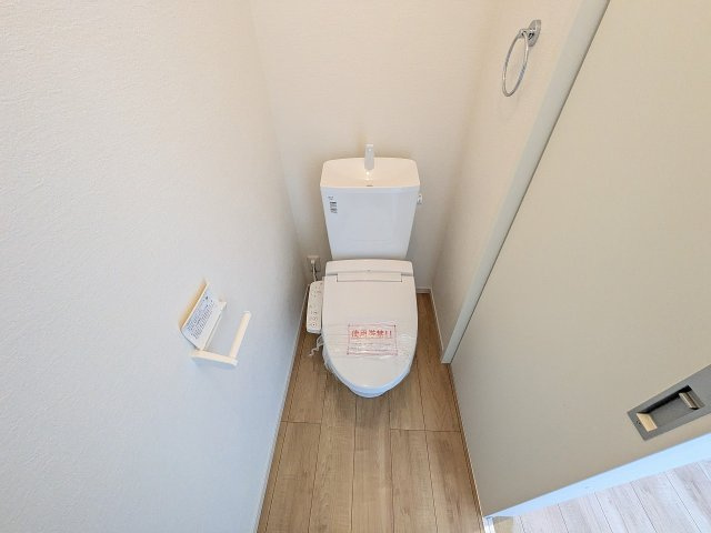 ～暖房温水洗浄機能付きトイレ　冬場は特に嬉しい機能ですね～