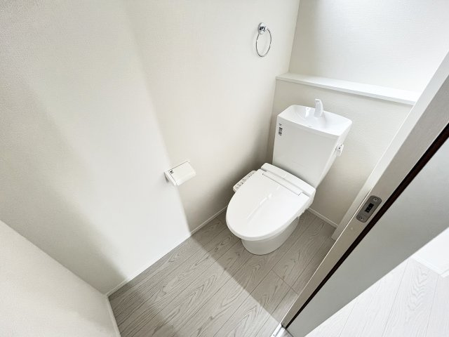 朝の混雑時にも安心。1階と2階にそれぞれトイレを設置しました。来客時も安心です。