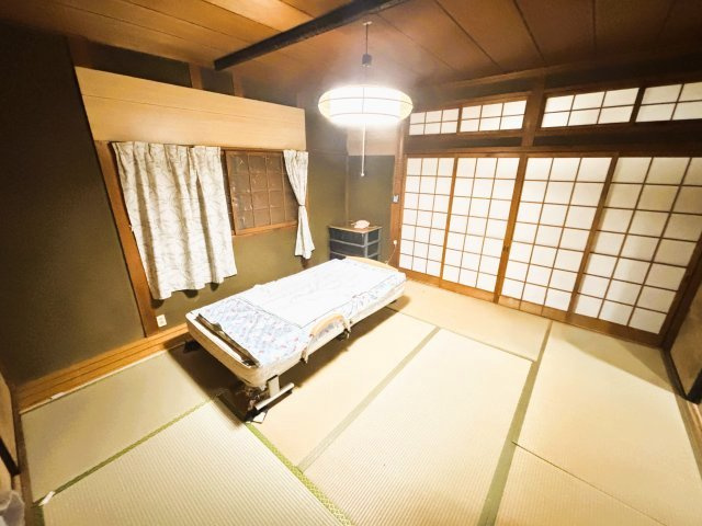 和モダンな雰囲気が魅力の和室　