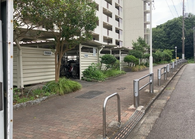 マンションの駐輪場は、事前に空きがあるか確認を取ると安心です。せっかく入居したのに駐輪スペースがない！なんてことになったら大変ですよね。そこで、内見時や購入前にはまず事前に確認しておくと良いでしょう。