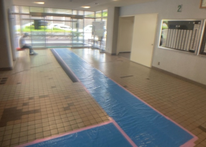 ラウンジは、マンションの共用スペースに椅子やテーブルなどを配置した利用者が寛げる空間です。屋内型ラウンジと屋外型ラウンジがあります。共用部分の管理状況と合わせて、詳細については現地でご確認ください。