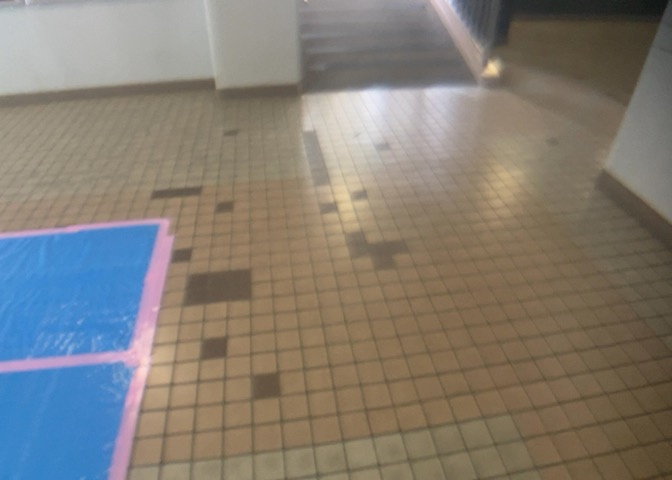 ロビーというと、エントランスと何がちがうの？と思いますよね。実はロビーとエントランスには明確な決まりはありません。物件によっては、エントランスを入って広がるある程度の広さのある空間がロビーとなります。