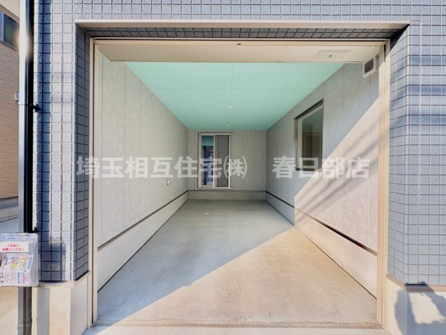 ビルトインガレージ　10．5帖　ガレージから直接、荷物の受け取りができるので雨の日も便利です。