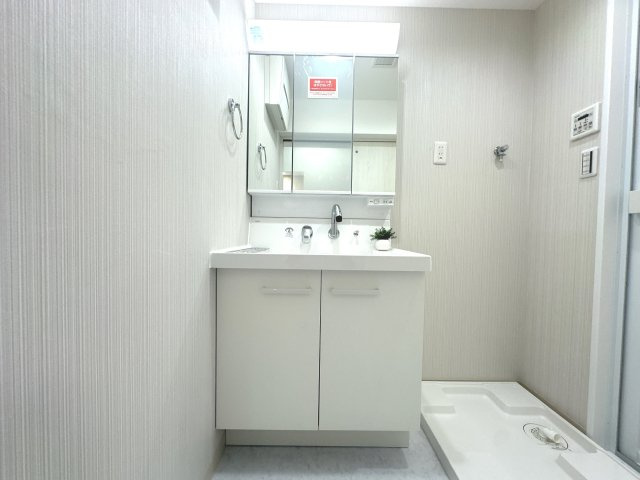 独立洗面台あり、毎朝おしゃれに忙しい女性の方におすすめです