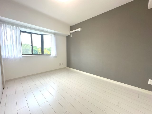 明るい洋室です