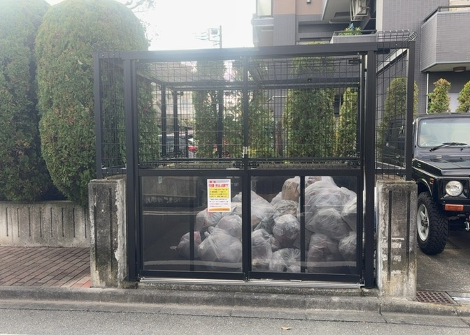 共有部分は、住民なら誰もが使える設備のこと。例えば駐車場やエレベーター、インターネット設備、セキュリティ設備などがあります。他にも、マンションの廊下・外部階段やエントランス・ゴミ置き場などがあります。