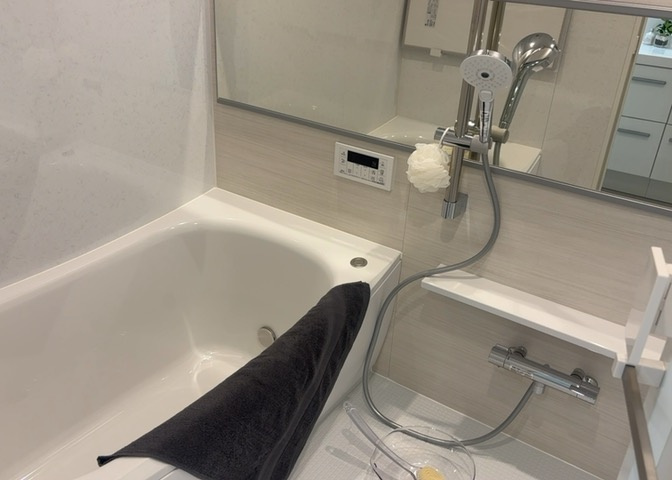 入浴時の快適さも大事なことですが、綺麗な状態を維持できなければ気持ちよく入浴できません。毎日の掃除が楽という点は大事なポイントになります！カビが生えにくく掃除がしやすい、壁や浴槽を選ぶといいでしょう。