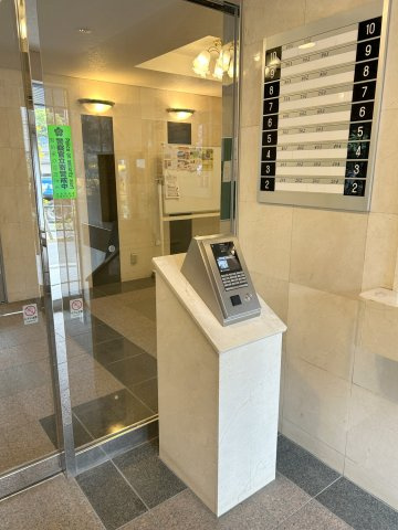 共用部・エントランス/オートロック、モニター付インターホンの安心セキュリティです