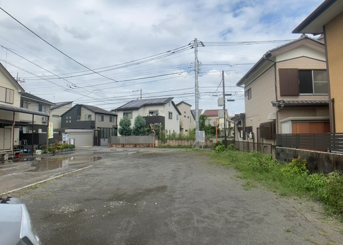 土地の形が極端に長細かったり、狭小地、あるいは道路との高低差がある傾斜地だった場合、後々売ろうとしても買い手がつかない場合もあります。後々、売却することになった時に価値の下がらない土地を選びましょう。