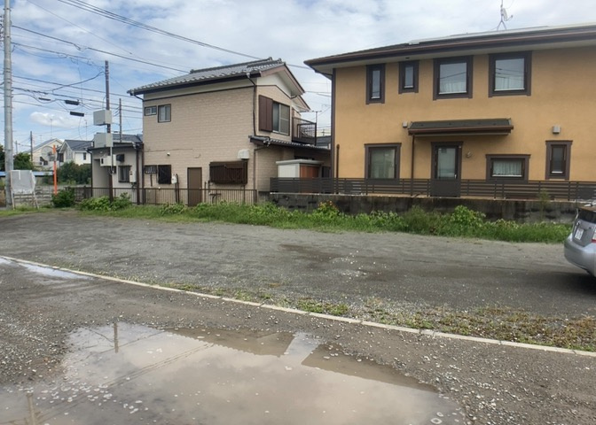 土地を買う際、住む地域の自治体や福祉の補助制度にも注目してみましょう。子供や老人の医療補助やゴミ出しのルールなど、自治体によってルールに大きな違いがあるため、暮らしやすい土地で判断するとよいでしょう。