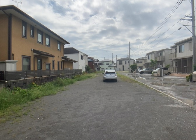 隣家の土地はどうなっているのか、生活利便施設が近くにあるのか、学校まで近いかなど、お客様のライフスタイルにあわせたイメージが重要です。また、近くにあると困る施設が近くにないかも確認するといいでしょう。