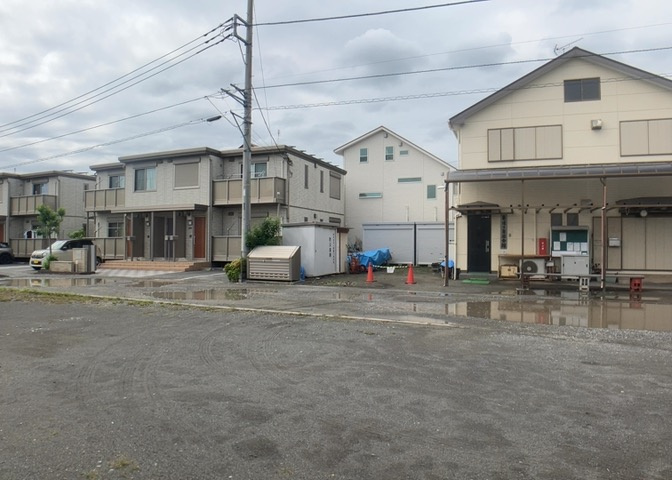 人が暮らすうえで日光は大切な要素となります。日当たりの良さは譲れないポイントですね。併せて近くに大きな建築物の建築予定がないか、あるいはそれが可能な土地が近くにないか事前に確認することもお勧めします。