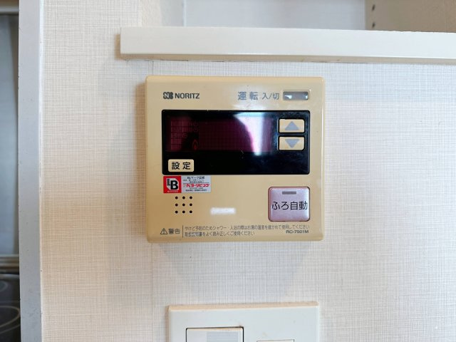 給湯器リモコン☆　キッチンからお湯の温度調整やお風呂の操作ができるのでとても便利です♪
