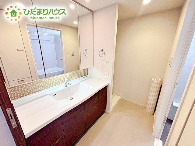 ゆとりの洗面スペースで朝の身支度も快適スムーズに。