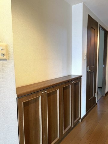 廊下にある収納（上部カウンター）です♪