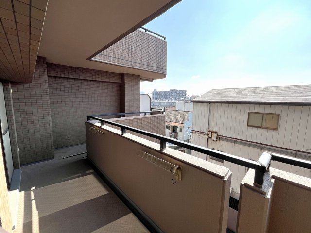 南向きのバルコニー、陽当り良好です☆