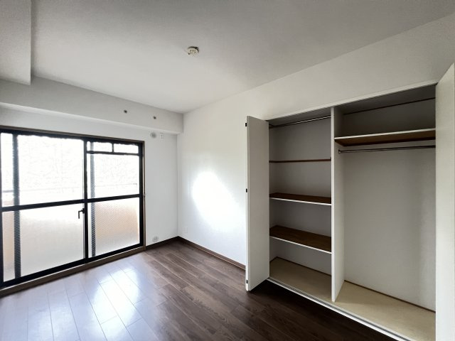 洋室5.1帖　収納付き