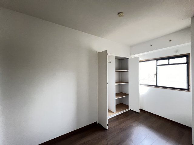 洋室4.9帖　収納付き