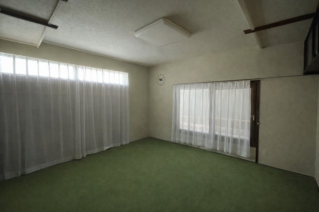 ゆったり過ごせる居間です