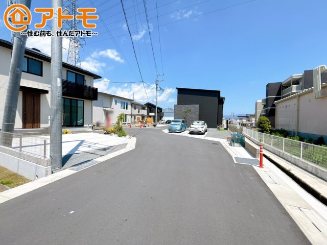 前面道路は車通りが少なく安心♪
