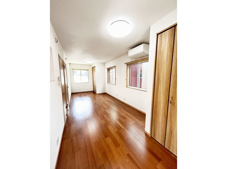 洋室10.7帖　2部屋に分割可