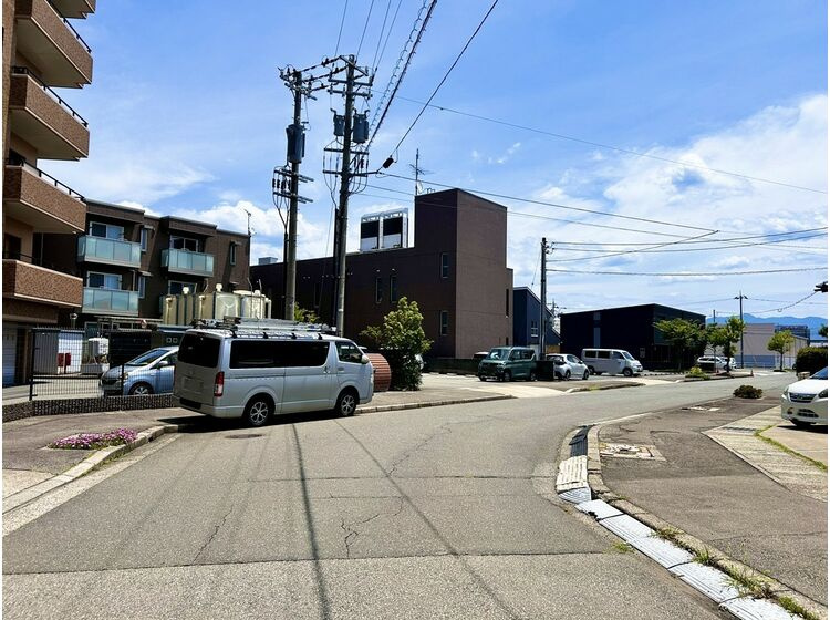 前面道路　東向き