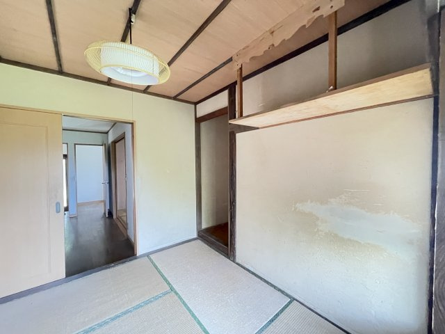 日本らしさを感じることができる和室になります。