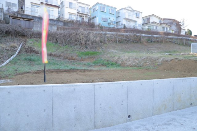 土地を買う際、住む地域の自治体や福祉の補助制度にも注目してみましょう。子供や老人の医療補助やゴミ出しのルールなど、自治体によってルールに大きな違いがあるため、暮らしやすい土地で判断するとよいでしょう。