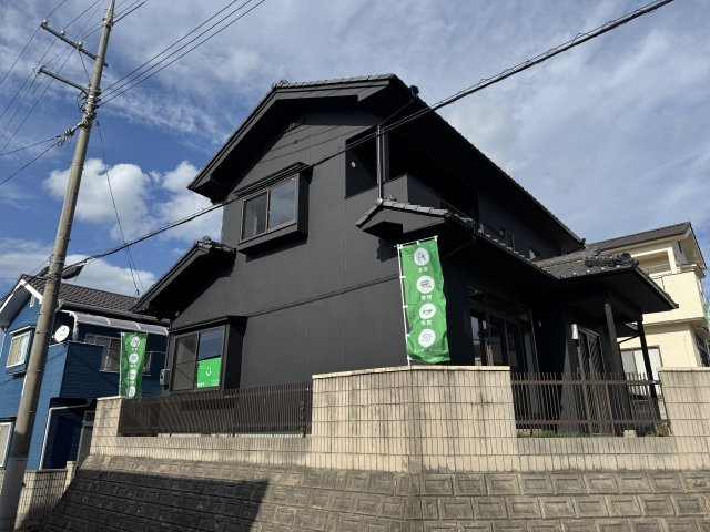 日当たり・風通しともに良好な立地です。　開放感のある配置で、室内には明るい陽光が差し込みます。　人目も気になりにくく、通行量の少ない穏やかな環境。　静かで快適な暮らしを求める方にオススメです。