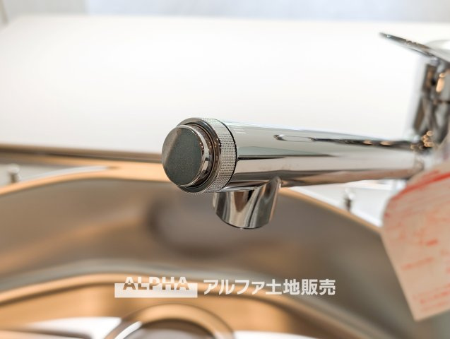 【Water　cleaner】　◆浄水器◆蛇口から流れ出すお水はクリーンでいつも楽しめます。また浄水器内臓シャワー混合栓なので場所取らずのスッキリとしたスタイルです。