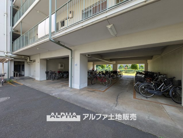 【Calm　Days】　◆穏やかな日常へ◆　やわらかな光に包まれた空間が、忙しさを静かにほどいていく。ここで重ねる時間が、暮らしの輪郭を少しずつ整えていく。