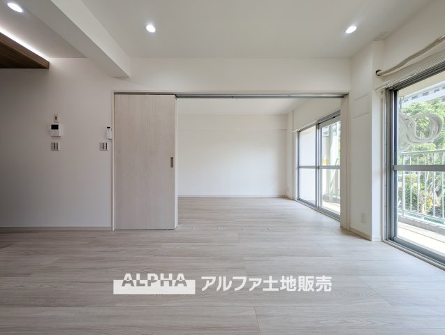 【A　warm　space】◆心をほどく場所◆　ゆったりとした空間に包まれ、誰かを迎えることが日常になる住まい。　この環境で暮らすうちに、時間の使い方も、人との距離感も変わっていく。