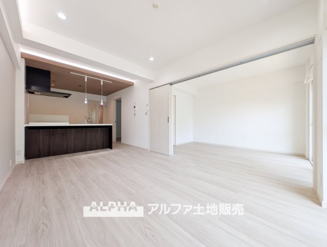 【clear　the　mind】◆暮らしが整う空間◆　ゆとりのある住空間と、どこか安心感のある佇まい。　ここで過ごす日々が、自分たちらしい暮らしへと自然に導いてくれる。