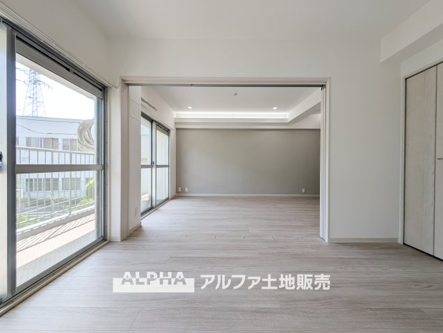 【A　warm　space】◆心がほどける場所◆　ゆとりある空間が、日常に静かな余白をつくる住まい。人を迎えることが自然になり、暮らしのリズムも穏やかに整っていく。