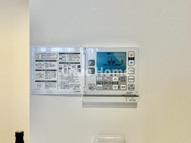 【床暖房】冬は足元から暖めてくれる床暖房はエアコンとは違って埃が舞いませんので健康にも良さそうですね。