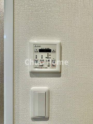 【浴室乾燥機】暖房・冷風・換気・乾燥が可能です。毎日を快適に過ごせるうれしい機能が揃っています。雨の日の洗濯物も安心です。