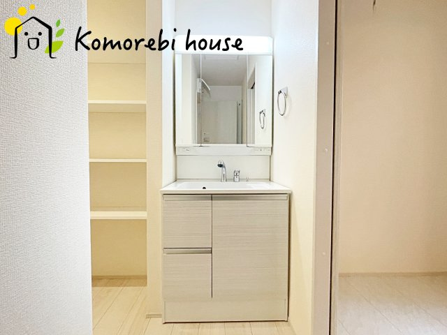 独立洗面台、朝の身支度には欠かせません