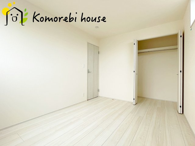 落ち着いた色調の洋室です