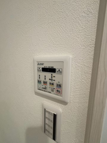 ◆浴室換気乾燥暖房機◆　浴室の換気はもちろん、衣類乾燥、24時間換気、暖房、冷風機能があり、雨の日の衣類乾燥や、ヒートショック対策、カビ対策等機能性等に優れております。