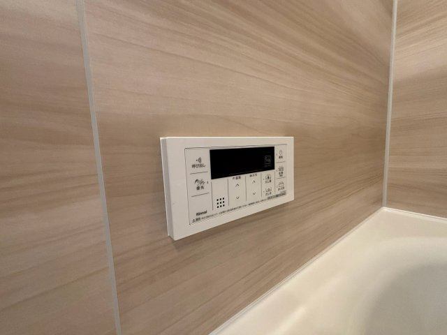 ◆浴室リモコン◆　追い炊き機能付きの浴室です。