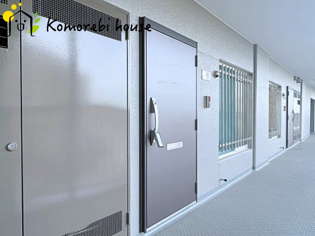 毎日通る玄関はこちらです