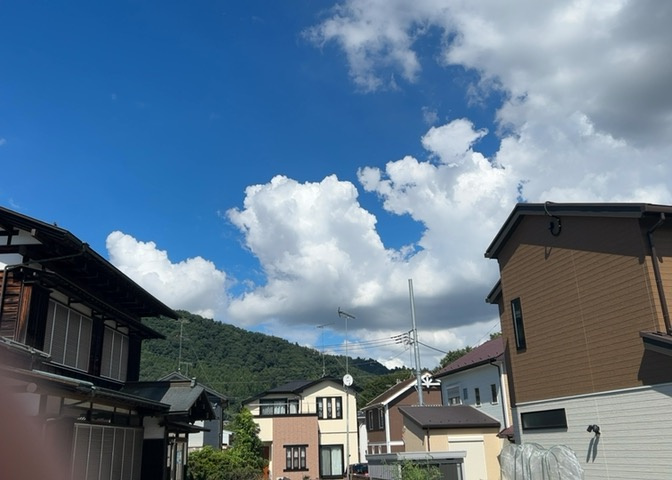 土地の地勢が高台の場合、景色を綺麗にみることができ、景色にこだわってお家探ししている方におすすめです！また平坦地よりも風通しがいいというメリットがあります。デメリットもあるので是非現地でご確認下さい。